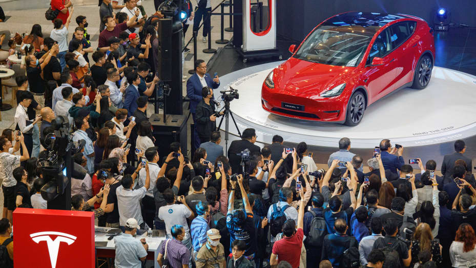 A Rough Day in Tech: Market Turmoil and Industry Setbacks